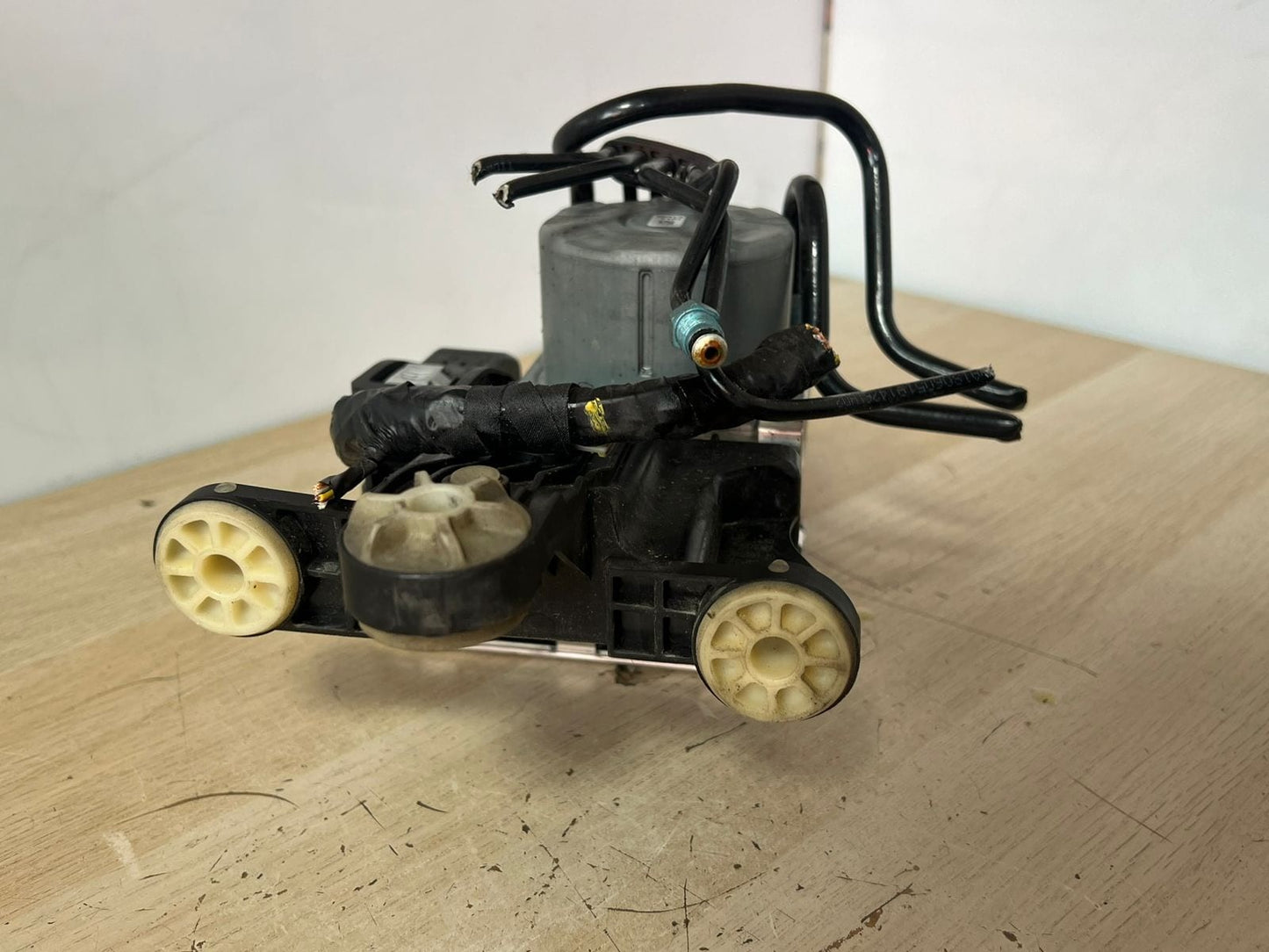OEM BMW G20 3 Series ABS Pump Modulator Control Unit 1544113 1544112