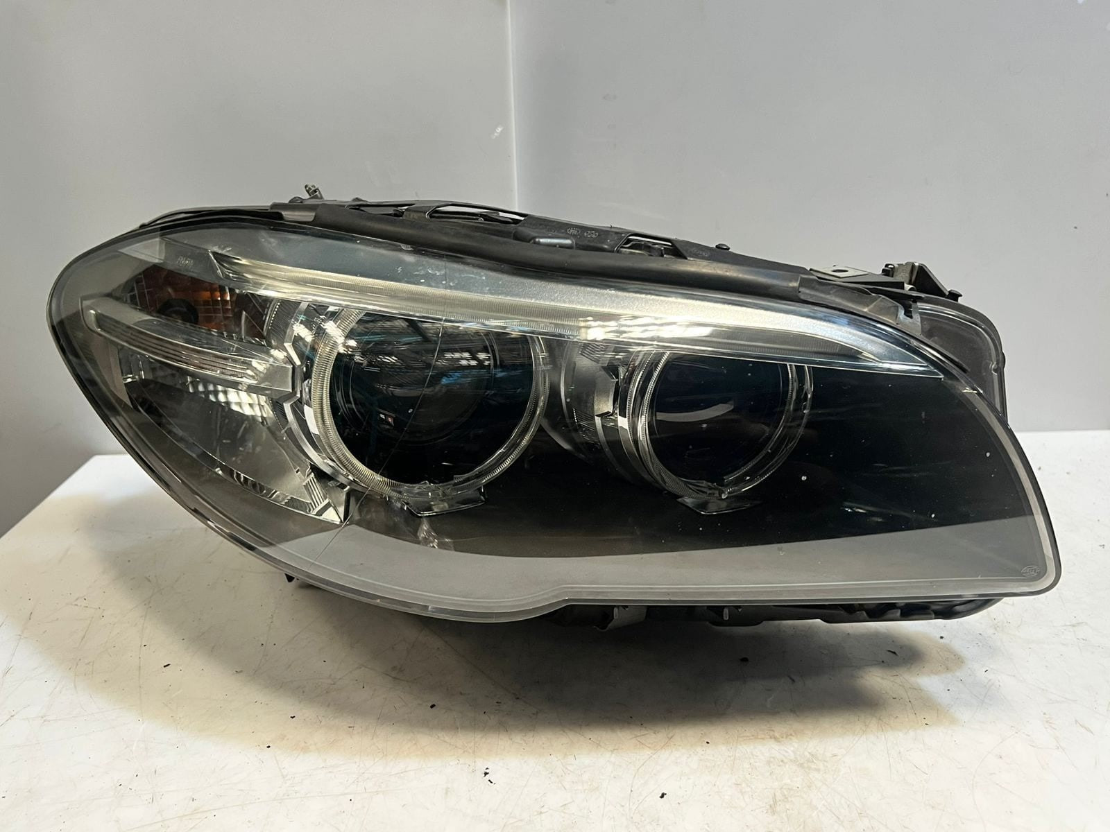BMW 5 Series F10 F11 Xenon Adaptive Headlight FR ECE Bi Xenon 7317134 7317133