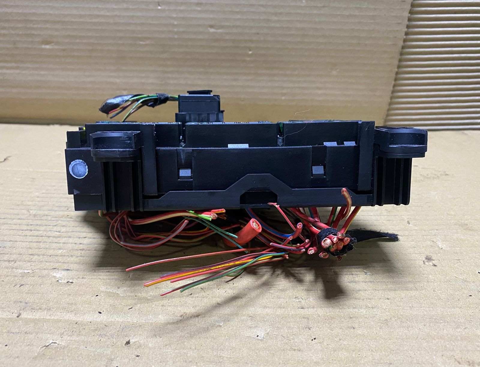 2011-2016 BMW 550i Power Distribution Box 9210857  F10, F11, F18, F12, F13, F01,