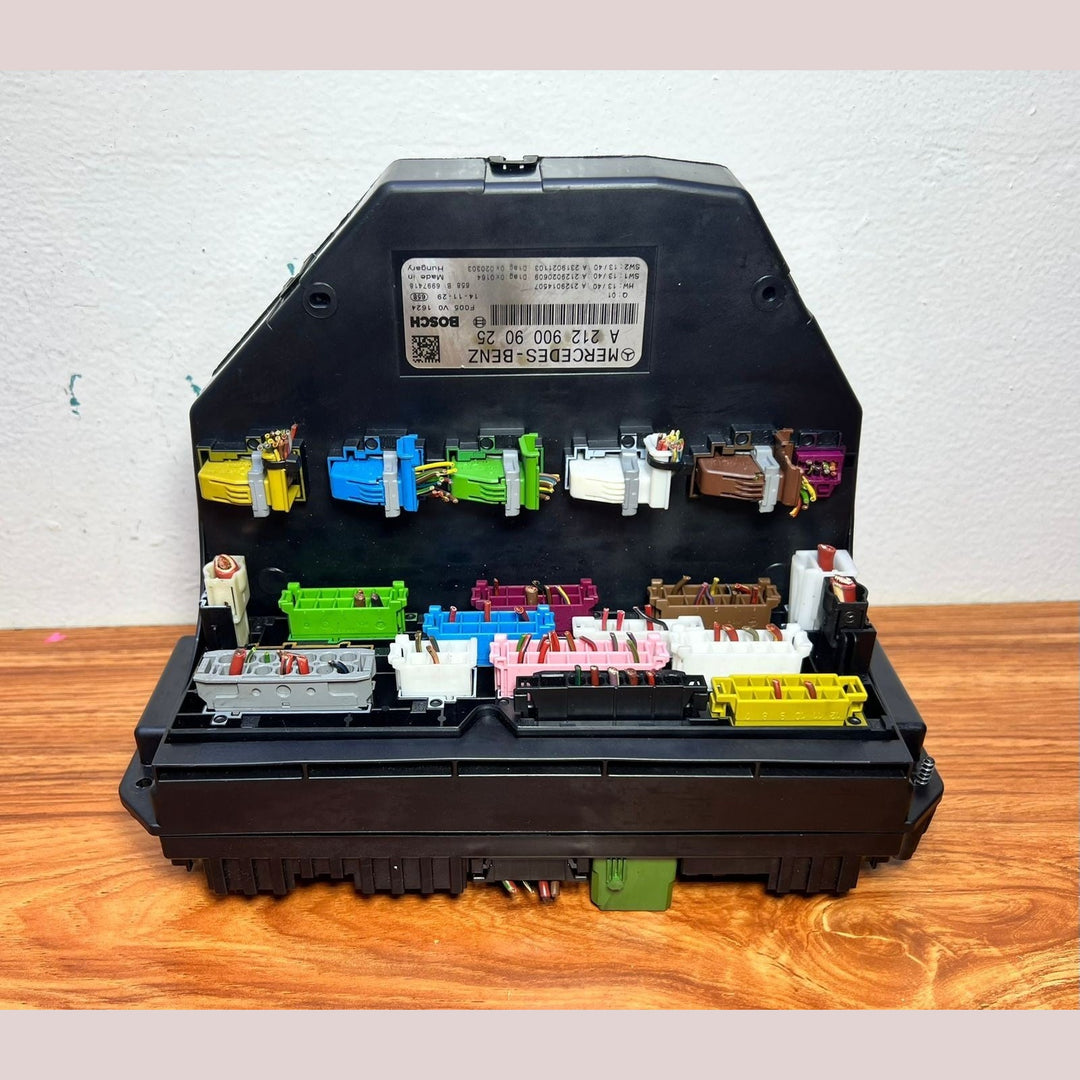 10-16 Mercedes-Benz W212 W204 Front SAM Module Relay Fuse Box A212 9009025 OEM