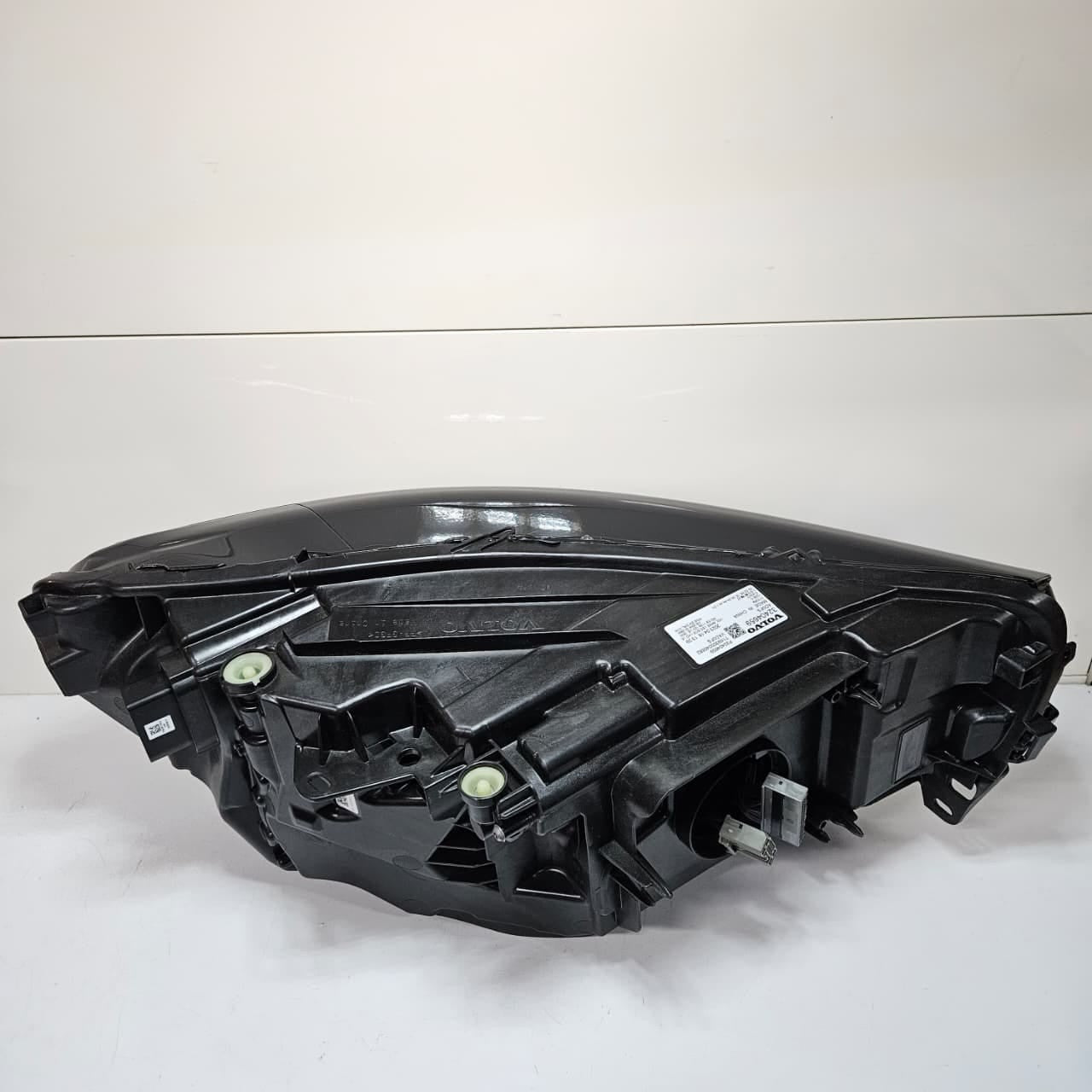 Volvo XC40 C40 LHD Front Headlight Left LED ECE 32404659