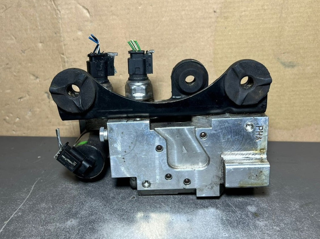 13-16 Mercedes GL450 GL550 Front Hydraulic Suspension Valve A166 3201158 OEM