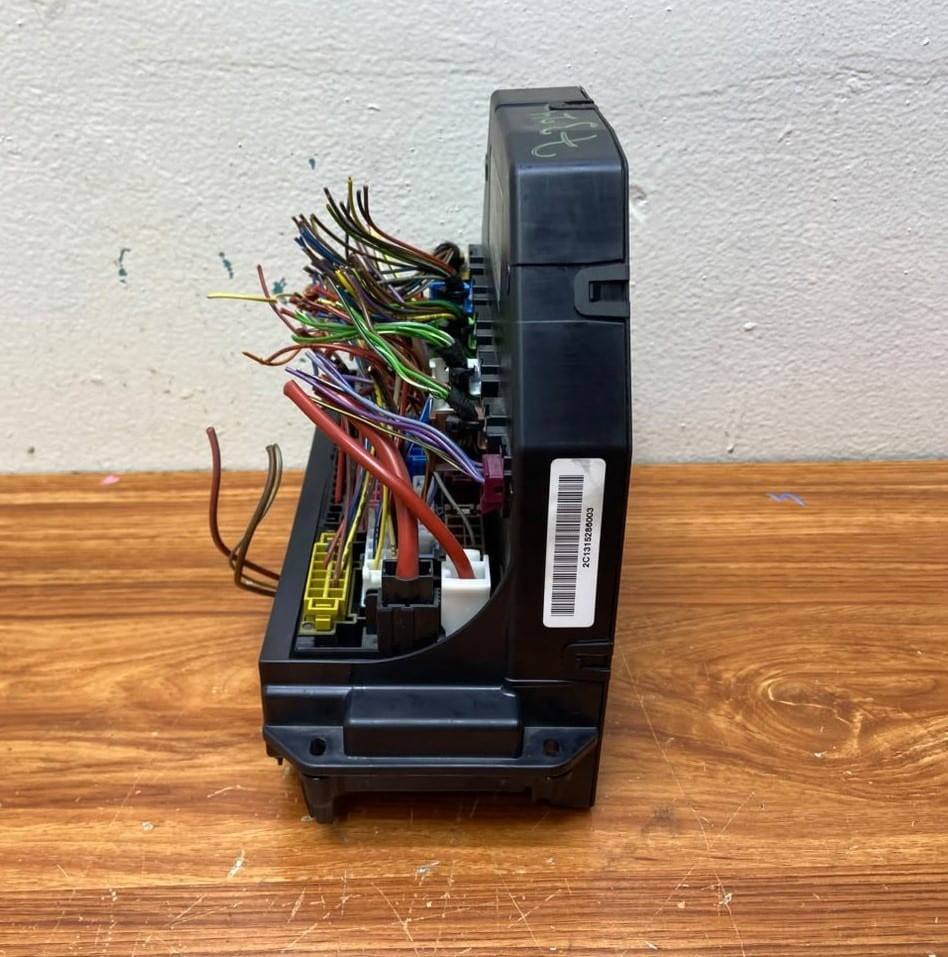 2011-2015 Mercedes SLK Fuse Box Control Unit A2129007324 SLK R172 E-Class W212