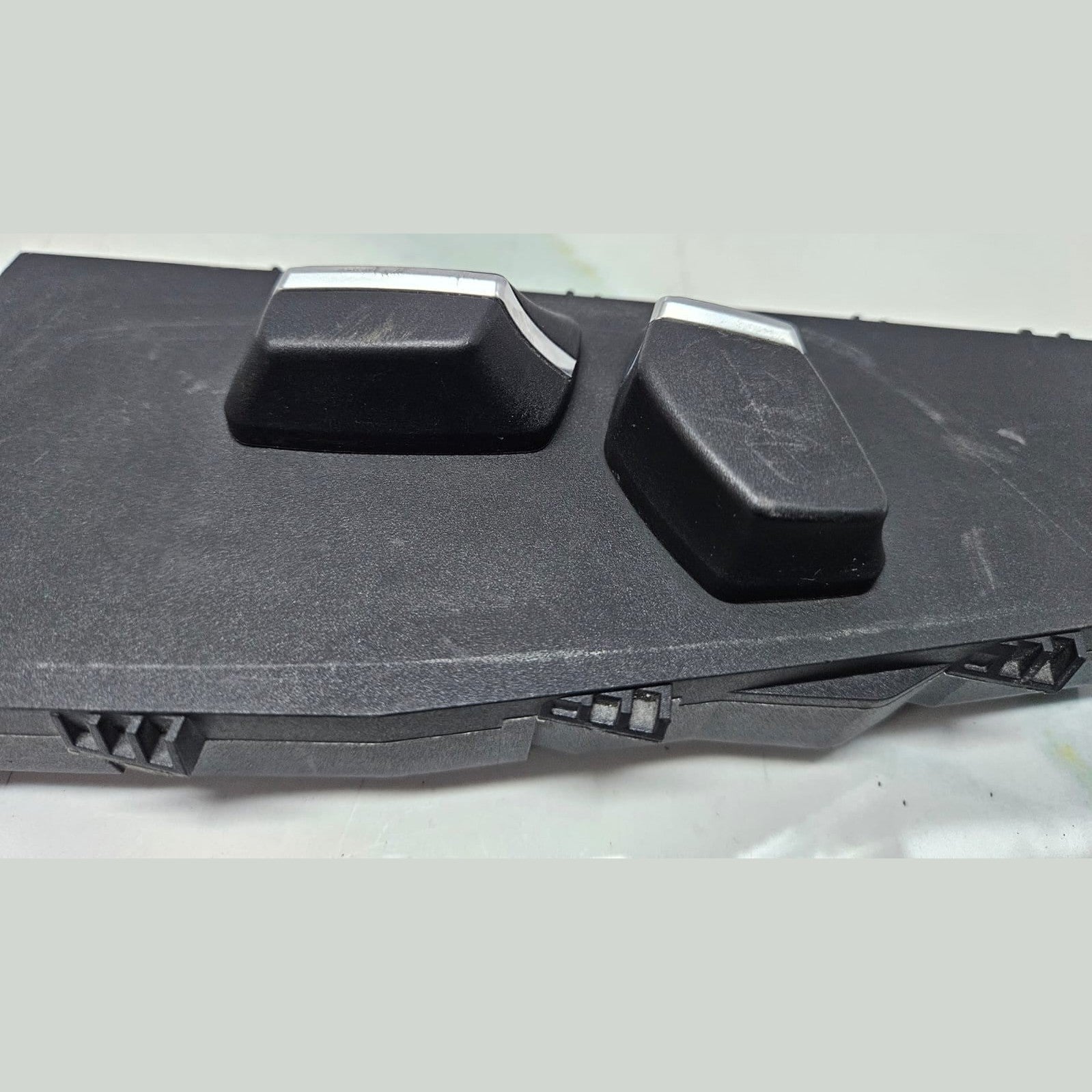 2010-15 BMW 7 Series F01 F02 F03 F04 Front Right Seat Control Switch 9163260 OEM