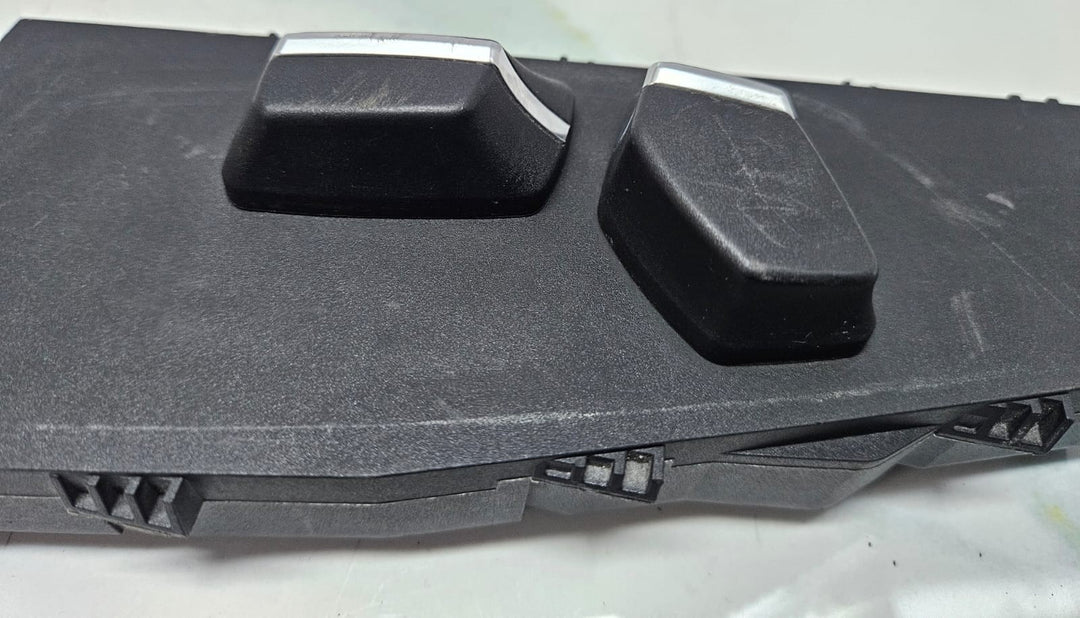 2010-15 BMW 7 Series F01 F02 F03 F04 Front Right Seat Control Switch 9163260 OEM