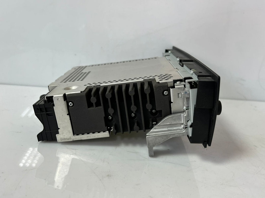 BMW E90 E91 E92 E93 325xi 335xi 330xi 328xi 323i Radio CD Player 6975013 OEM