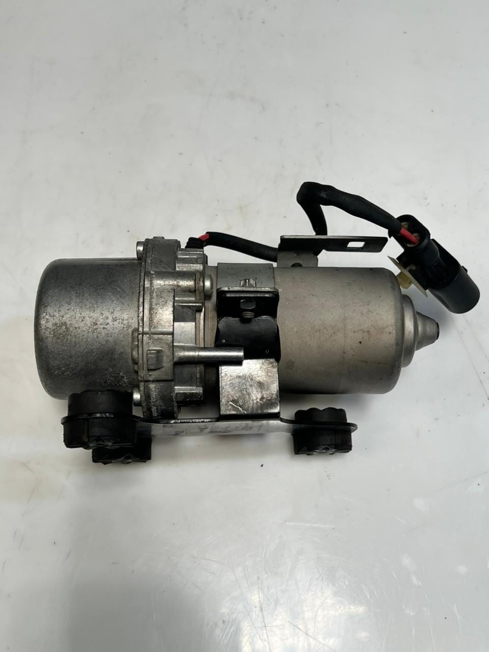 BMW 5 Series F10 F11 N55 3.0 ENGINE Brake BOOSTER Vacuum Pump 6857404 OEM