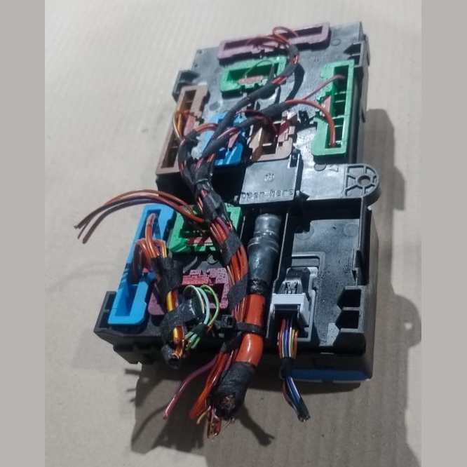 BMW F98 F97 X4 X3 G01  M BODY FUSE BOX CONTROL MODULE OEM  6828074