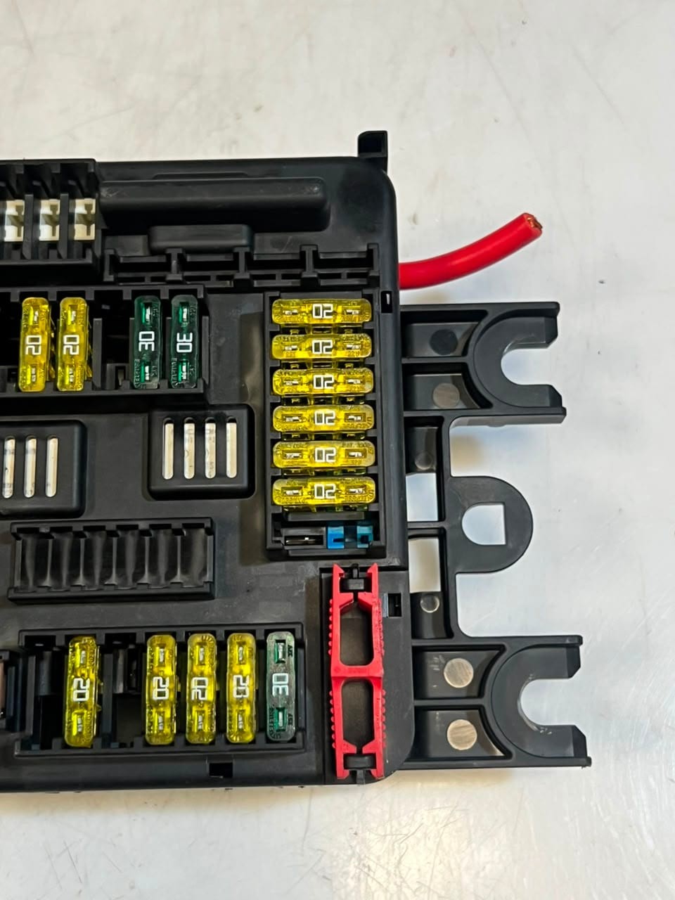 2012-2016 BMW 3 Series F30, F31, F35 328i 2.0 Diesel 135kw Fuse Box 9261110