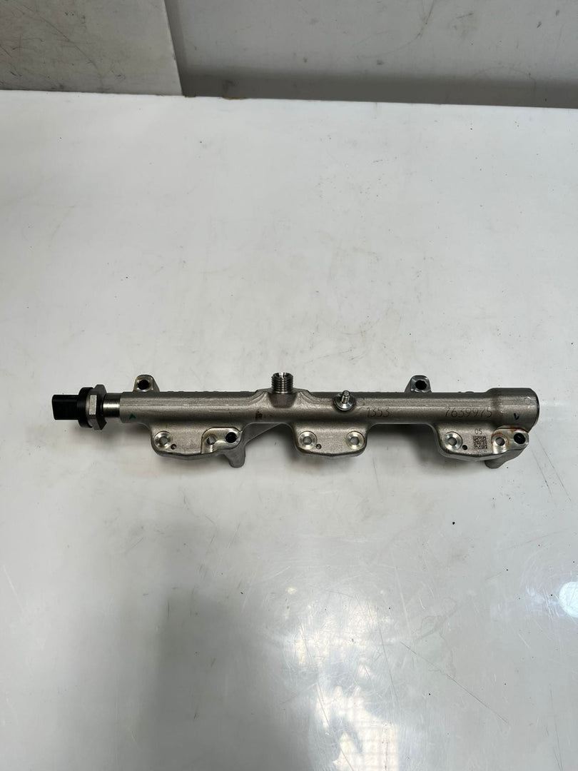 BMW F20 F30 LCI Mini F55 F56 1.5 petrol B38 Fuel Rail High Pressure 7639975 OEM