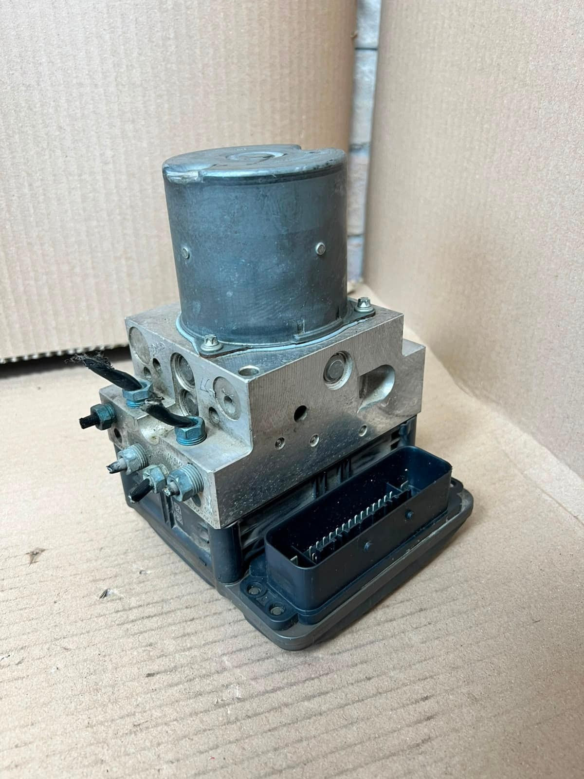 BMW F07 F10 F11 F18 F01 F02 F12 F13 ABS Pump Module Actuator Assembly 6799048