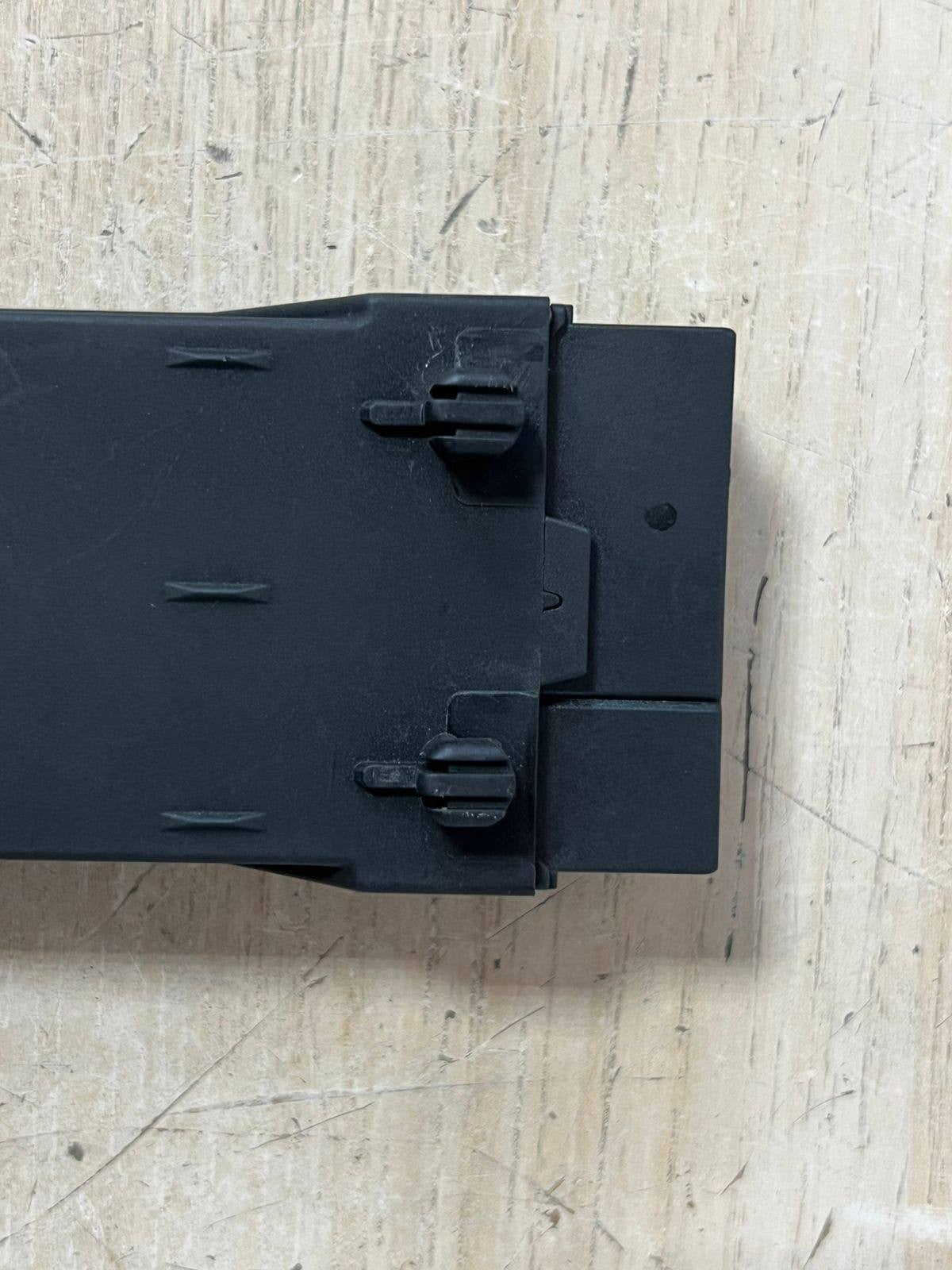 2016-2019 BMW 750i Rear Heated Seat Control Module 9381022