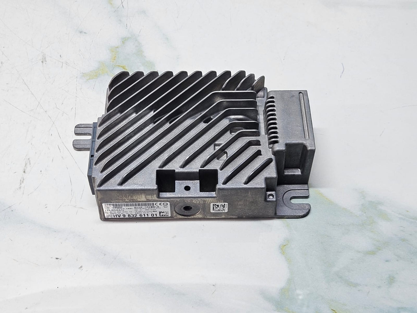 OEM BMW G05 G06 G07 8 G14 G15 Amplifier Module Amplifier BOOSTER ALEV3 9832611