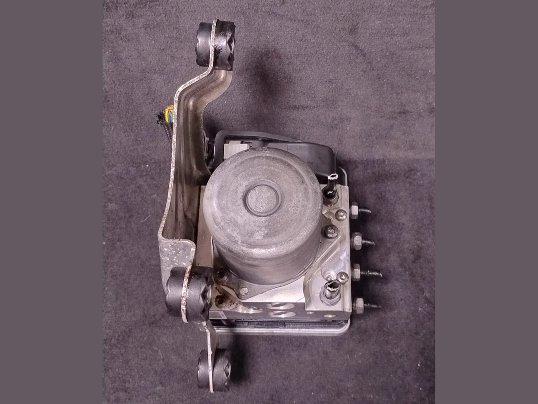 BMW 7 G11 G12 ABS ANTI LOCK BREAKING SYSTEM CONTROL  6887502