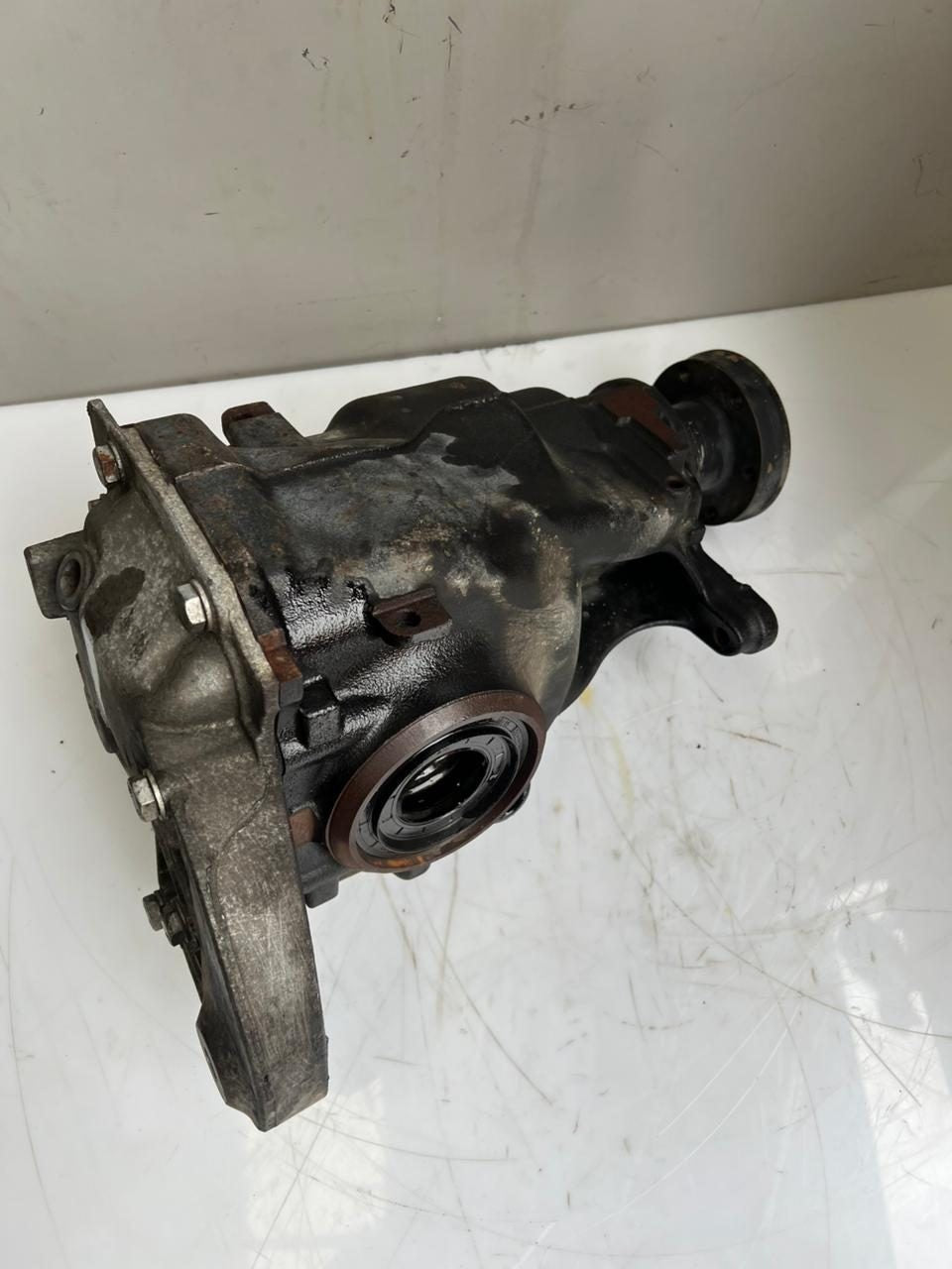 2004-2010 BMW 5' E60 E61 525i 6' E63 E64 630i Rear Differential 7560606 - 3.91