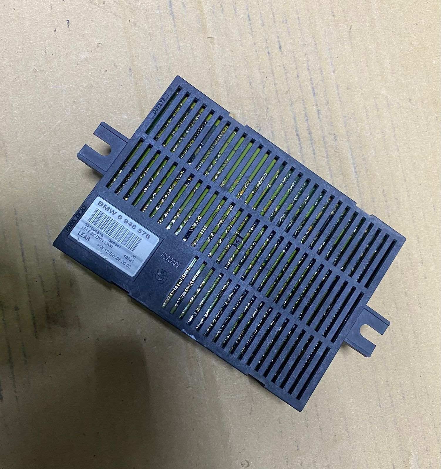 2002 BMW 745i Xenon Light Control Module 6948576 5 Series E60 and 7 Series E65 v