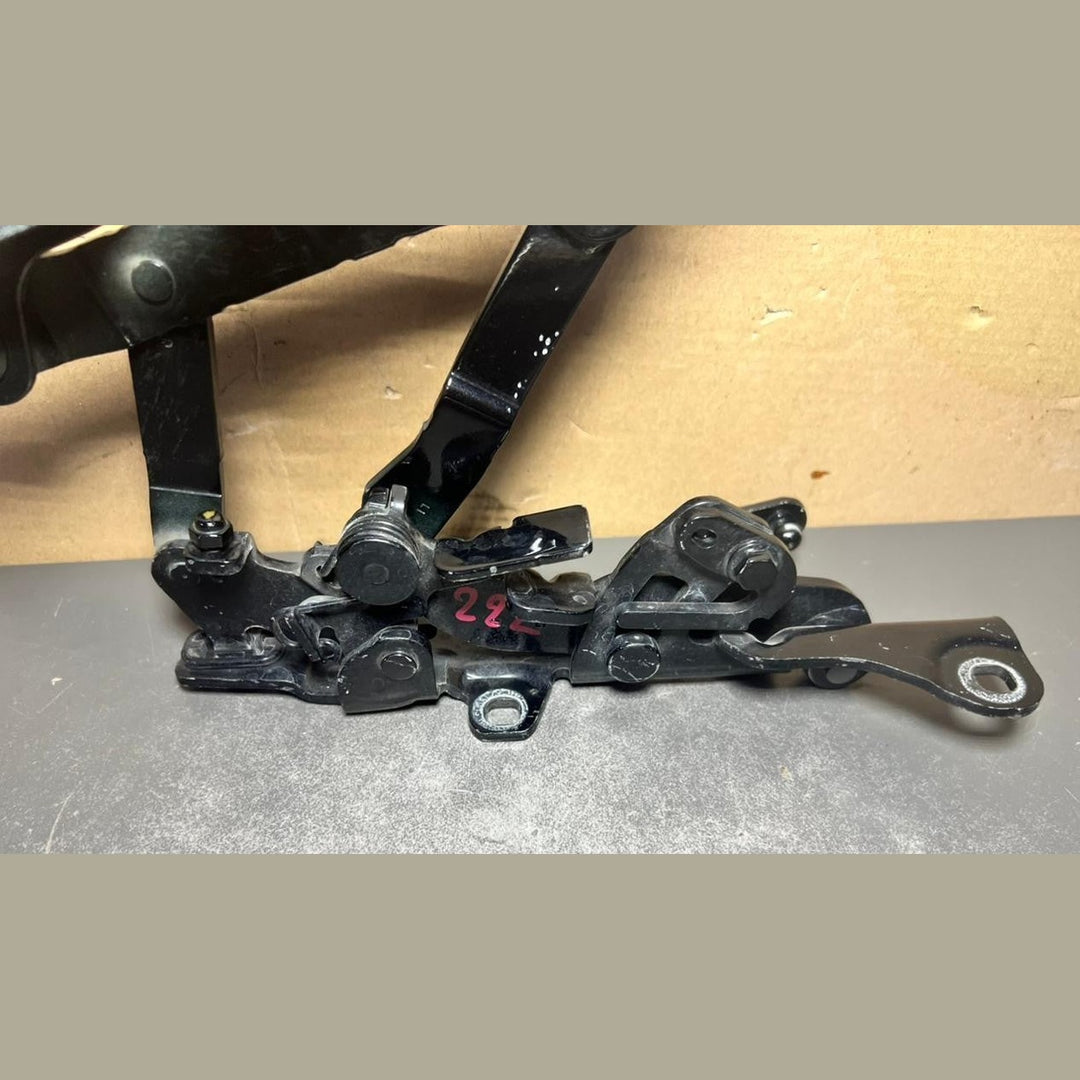2015-2020 Mercedes-Benz S-Class W222 Front Left Side Bonnet Hinge A222 8800128