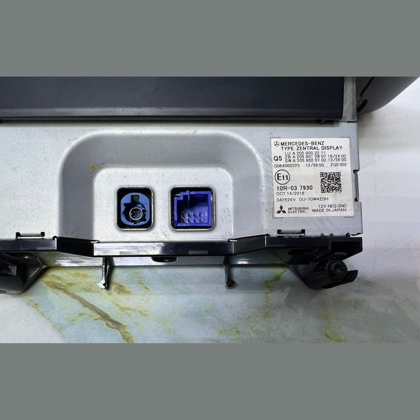14-18 Mercedes C300 Central Display Monitor A2059002211 W205 C-Class X253 GLC