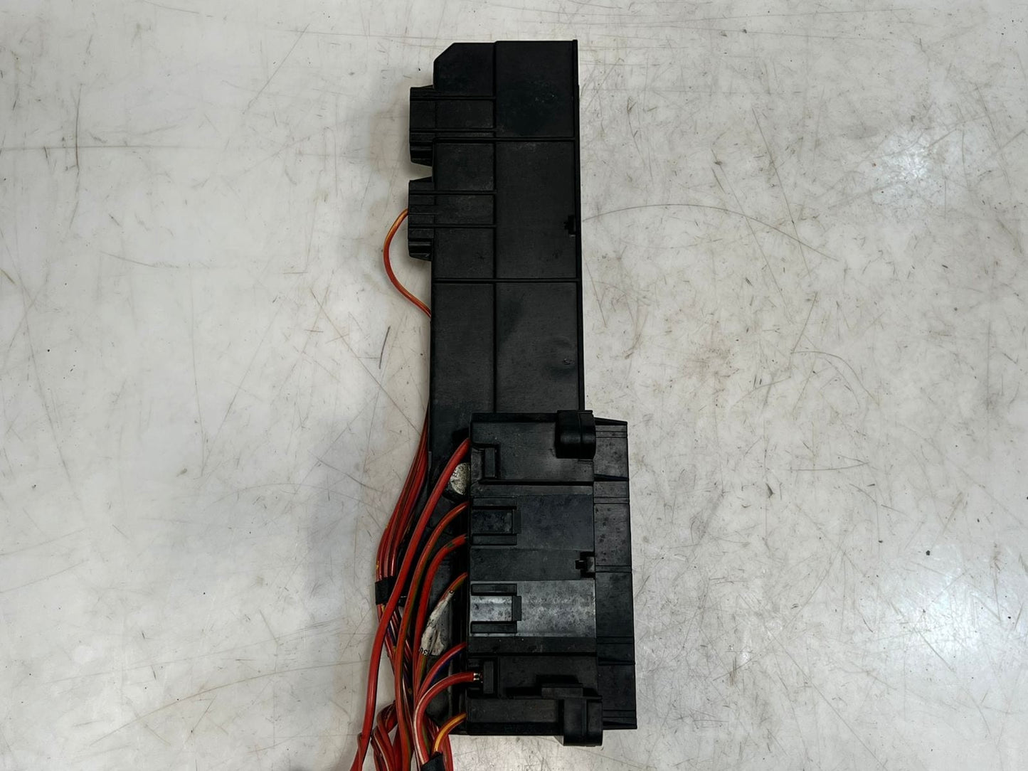 2004-2010 BMW 525i 5 Series E60 E61 528i Power Distribution Fuse Box 6957330 OEM