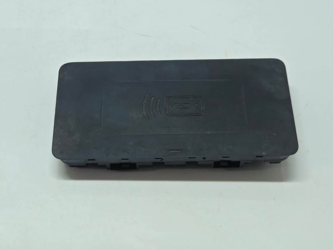 5A1DB18-2019-2026 BMW X7 G26 Wireless Charging Module OEM