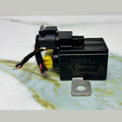 21-25 Mercedes-Benz W206 C-Class Battery Cut Off Fuse Electricity A000 9827425