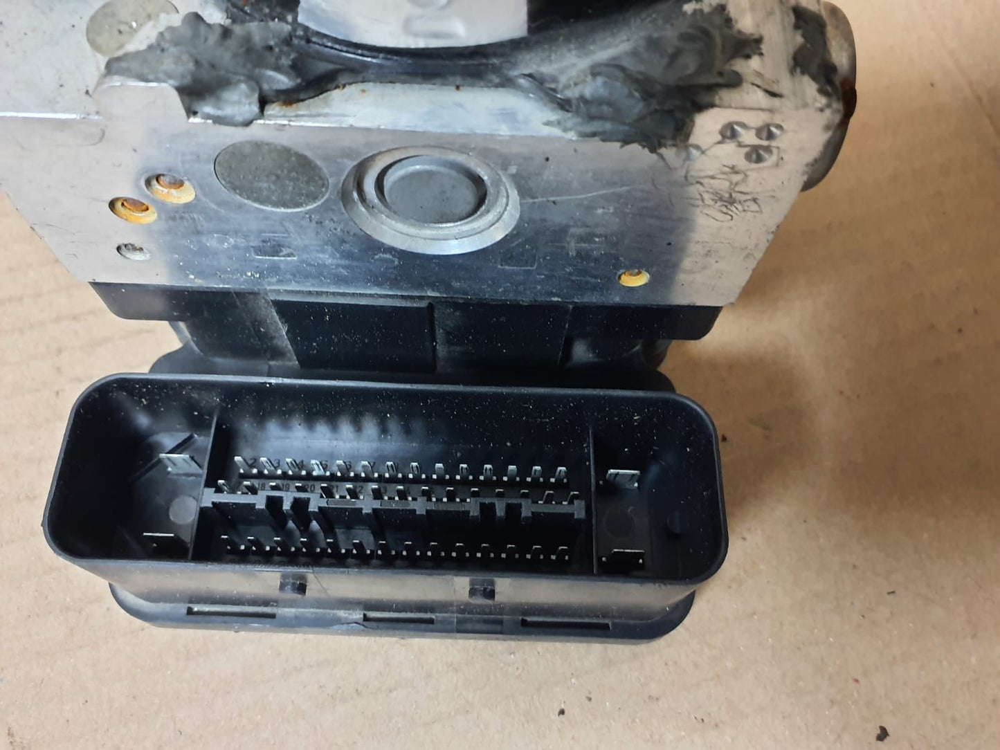 2005-2007 BMW 3 Series E90 E91 E92 E93 330i 335i 330d ABS Pump/Module 6776069