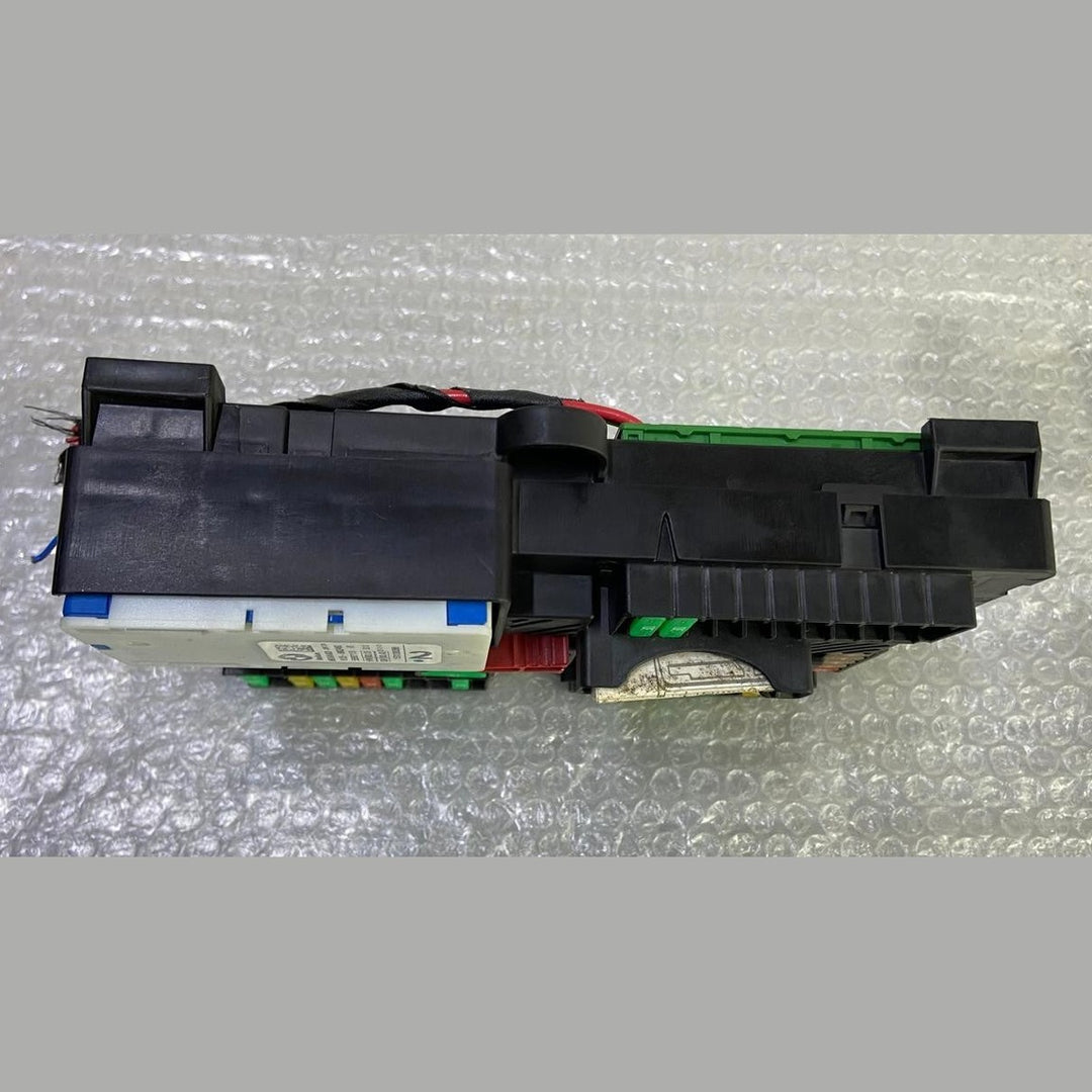 OEM BMW 740 750 G11 G12 REAR POWER DISTRIBUTION FUSE RELAY BOX MODULE 9377503
