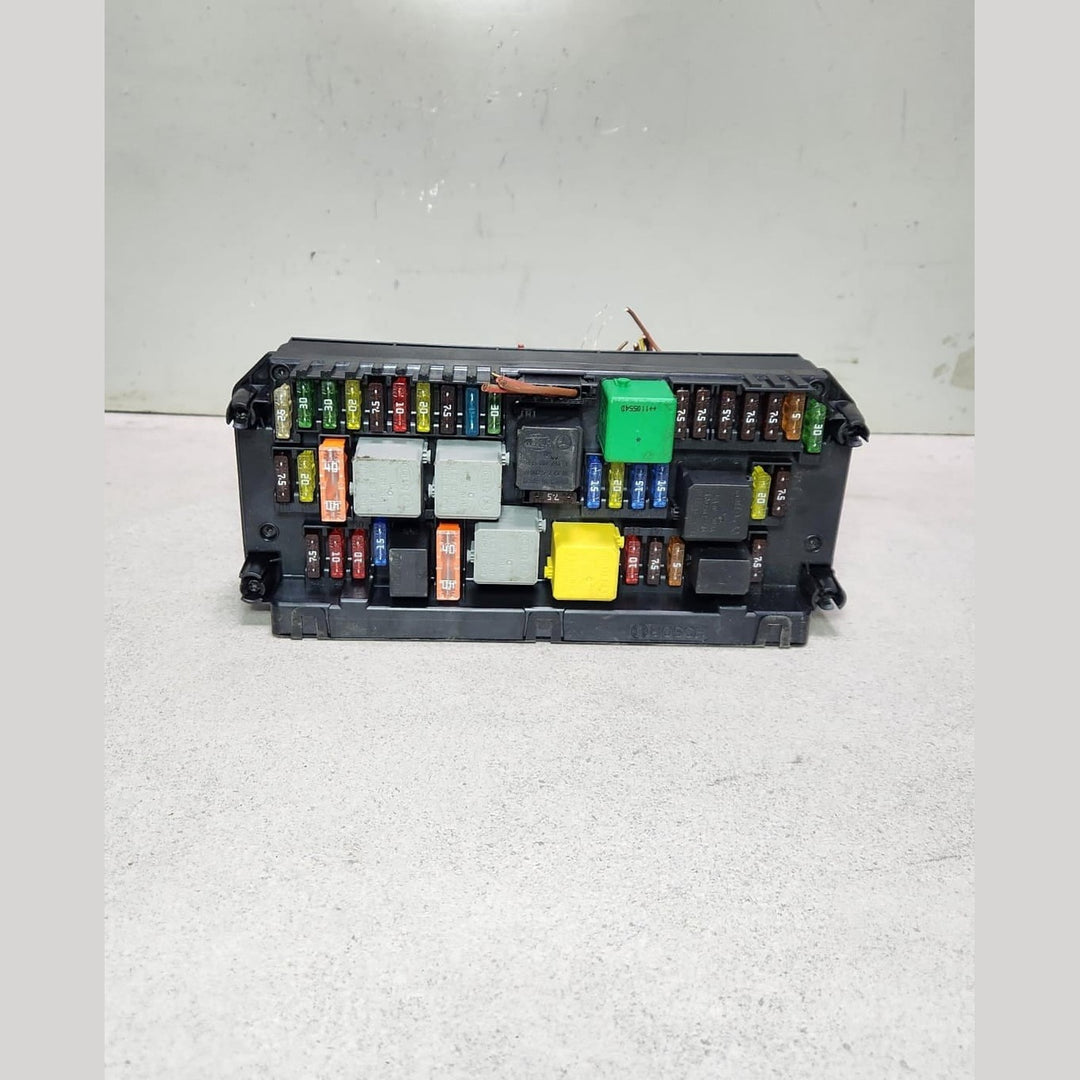 2010-2016 Mercedes-Benz E200 Fuse Box Control Module A2129004911  W212 W204 W207