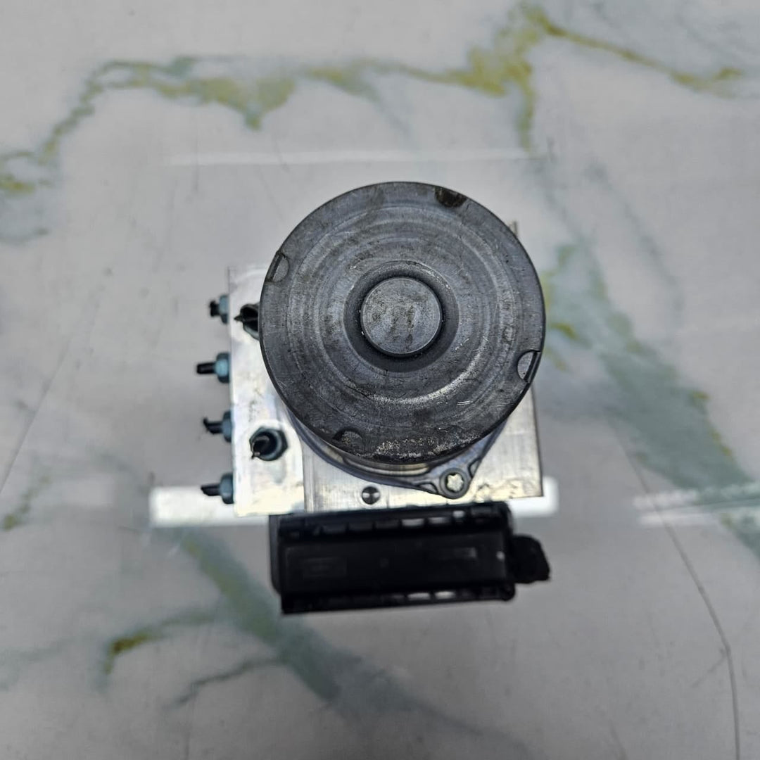 BMW F10 F11 F01 F06 ABS Hydraulic Pump Control Module 6868339 OEM