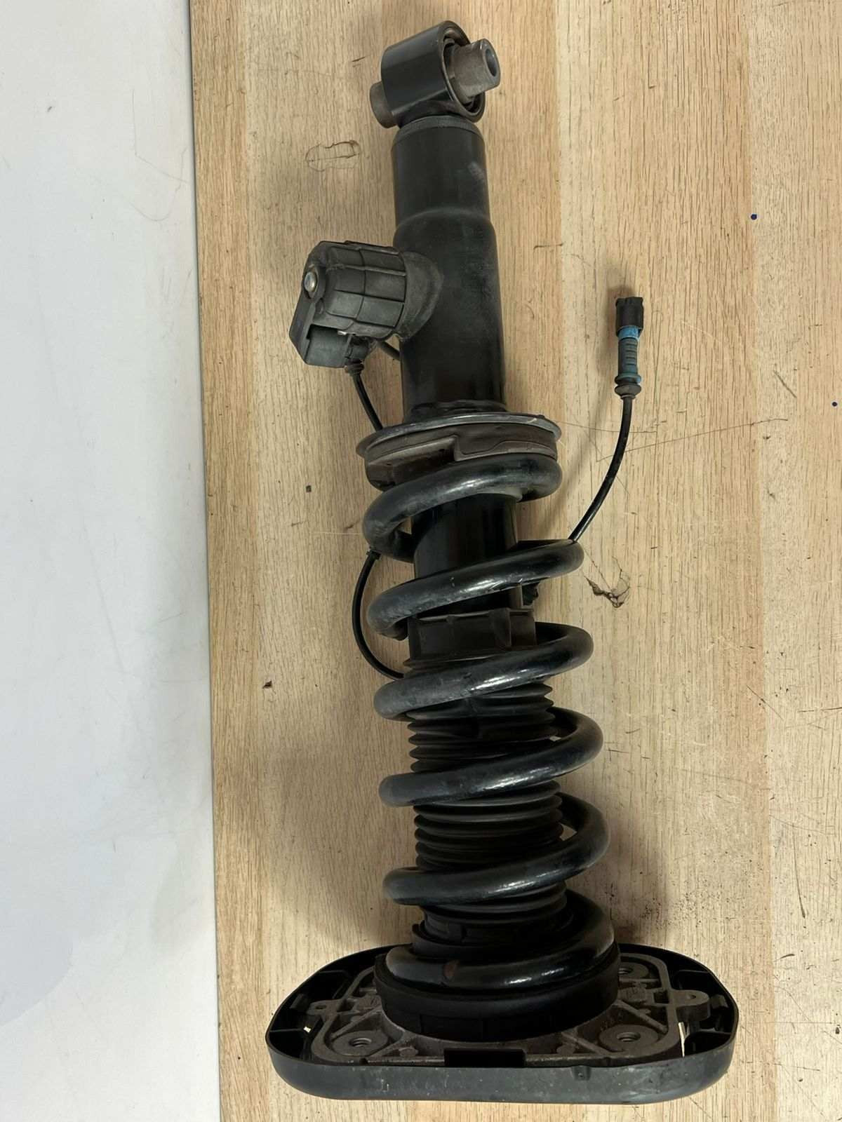 2018-2023 BMW X5 Shock Absorber 6869024 X5 G05 and X7 REAR RIGHT VDC 