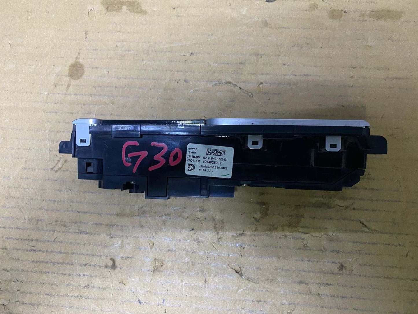 BMW Center Console Switch Operating Unit 6843922 RHD 5 Series G30 G31 and X3 G01