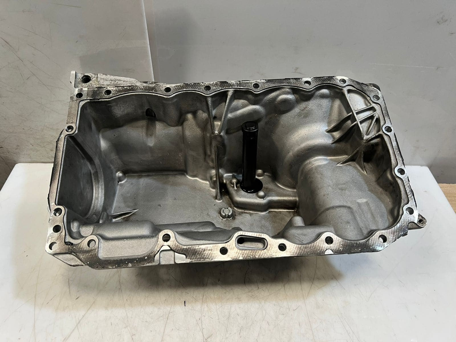 BMW F10 F11 5 Series 525xDrive Oil SUMP Pan 7812361 OEM