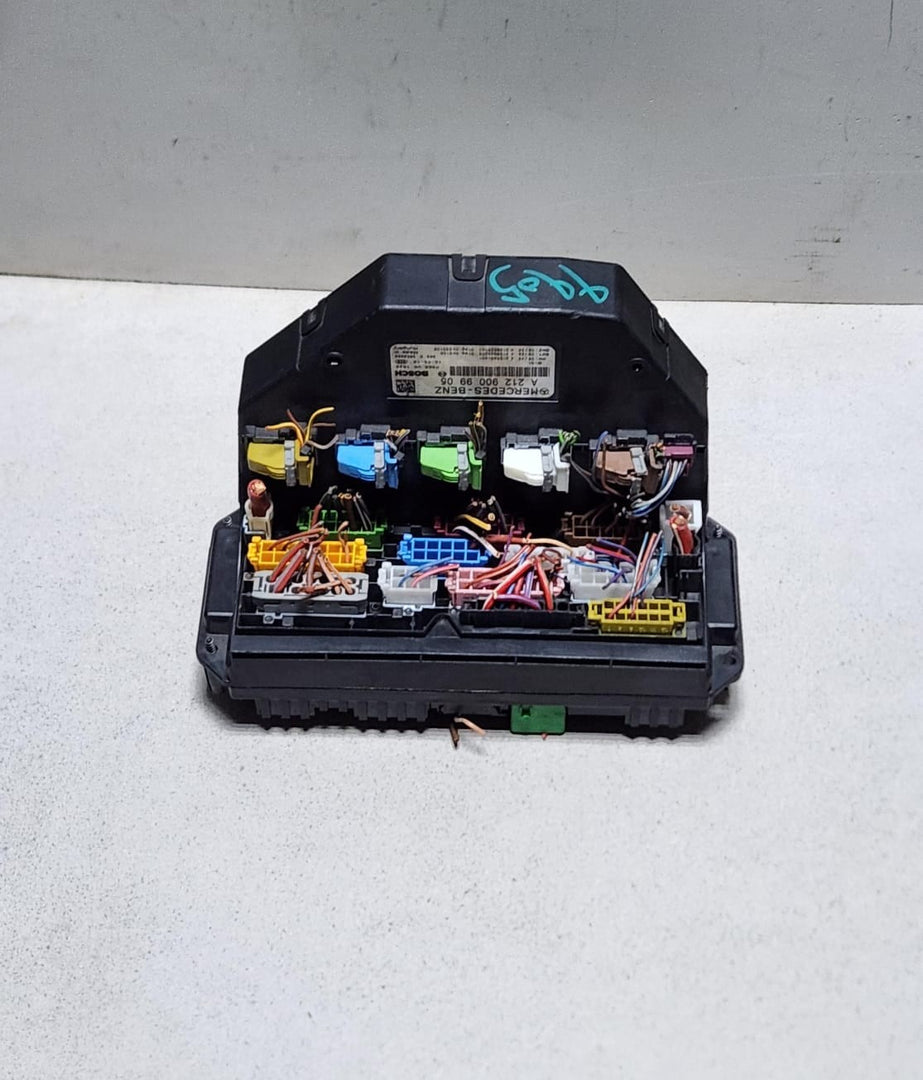 Mercedes-Benz Fuse Box Sam Control Module A2129009905 C-Class W204 and S204