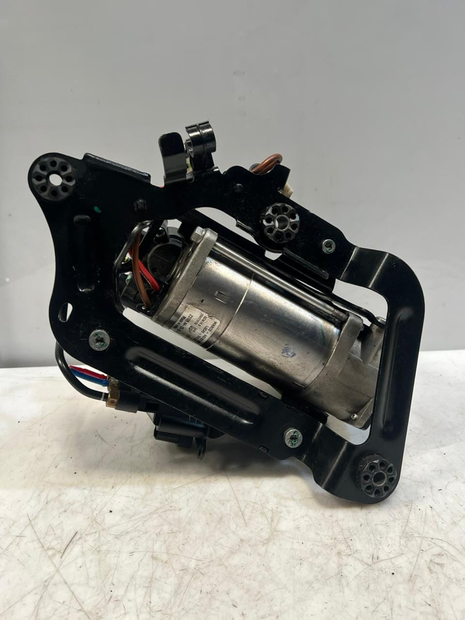 2025 BMW i4 5 Series G30 G31 G32 GT Air Suspension Compressor 4430210011 OEM