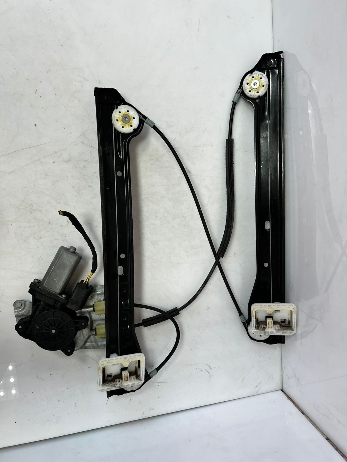 2011-2016 Mini Cooper Countryman Front Window Regulator With Motor 9800565