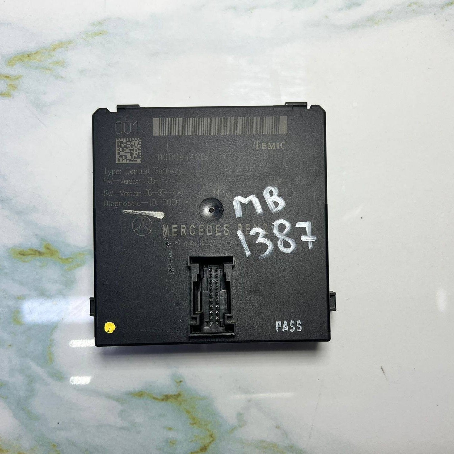 07-14 Mercedes-Benz S550 Central Gateway Control Module A2215402762 W221 W216 CL