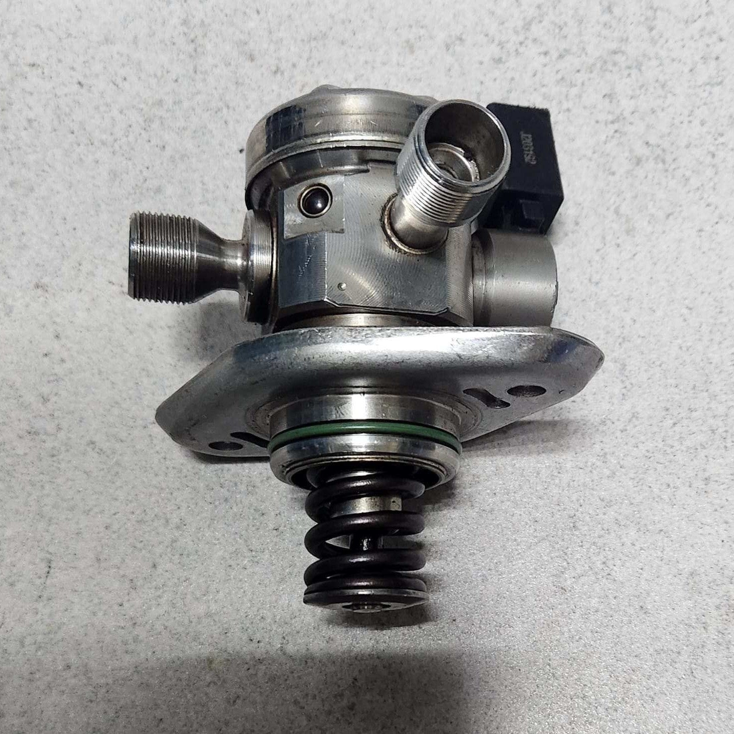 2018 Mercedes-Benz A200 High Pressure Fuel Pump A2820700001  