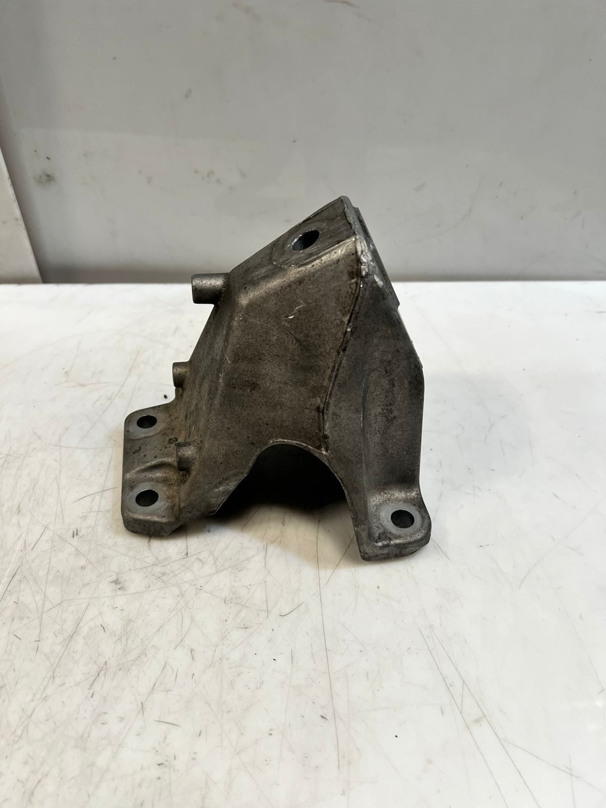 BMW 5 Series F10 F11 525d xDrive Engine Mounting Bracket Right Aluminium 6793004