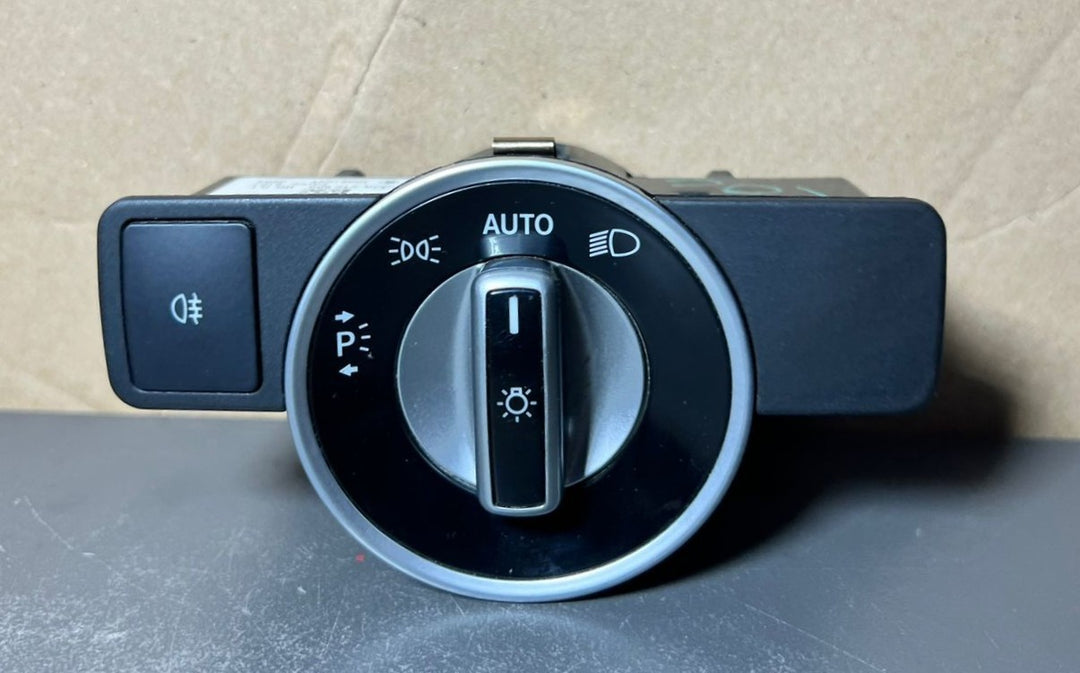 2010-2014 Mercedes-Benz W212 W204 Headlight Switch Control Unit A212 9050551