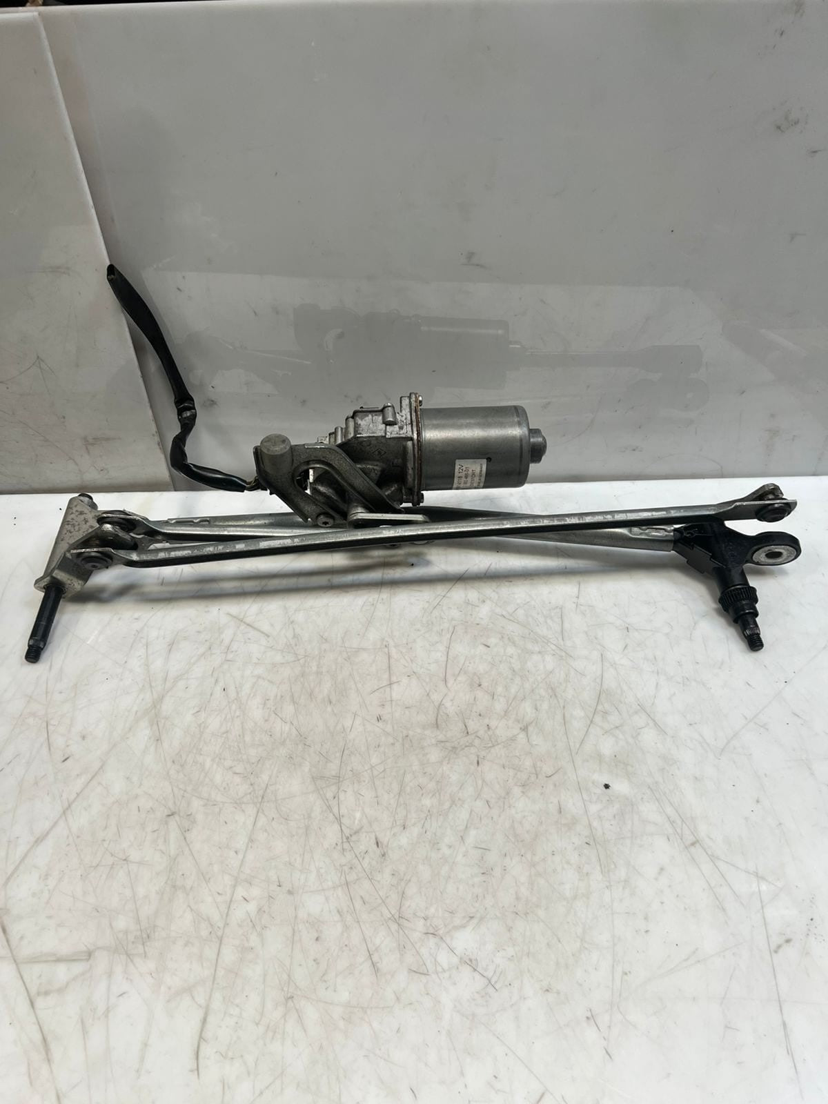 2010-2015 BMW X1 E84 Front Windshield Wiper Motor And Linkage 2992466 OEM