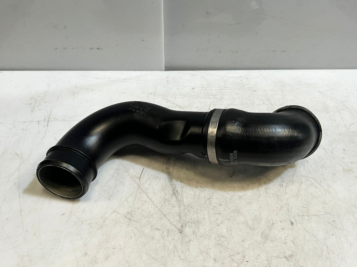 BMW E90 E91 E92 1' 3' 135i 335I Intercooler Charge Air Hose Front Left 7556553