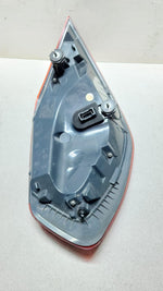 Bild in die Galerieansicht laden, 2012-2013 BMW 640i Rear Inner Tailgate Light 8950516 6 Series F06 F12 F13