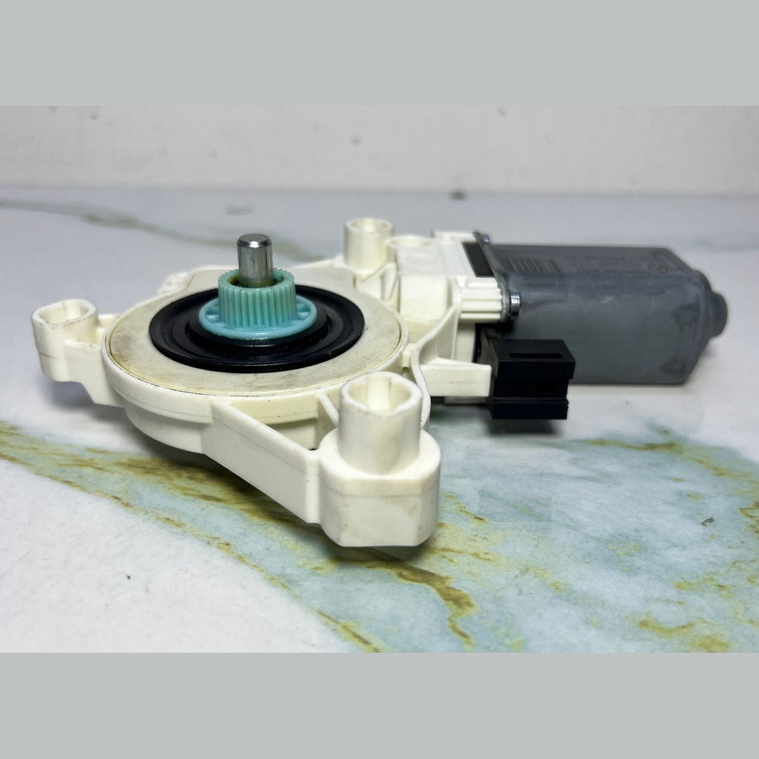 13-18 Mercedes-Benz W246 CLA Window Motor Front Right Side A000 9061607 OEM