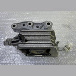 قم بتحميل الصورة إلى عارض الصور، OEM BMW 2 Gran Coupe F44 Right Side Engine Mount 8835572