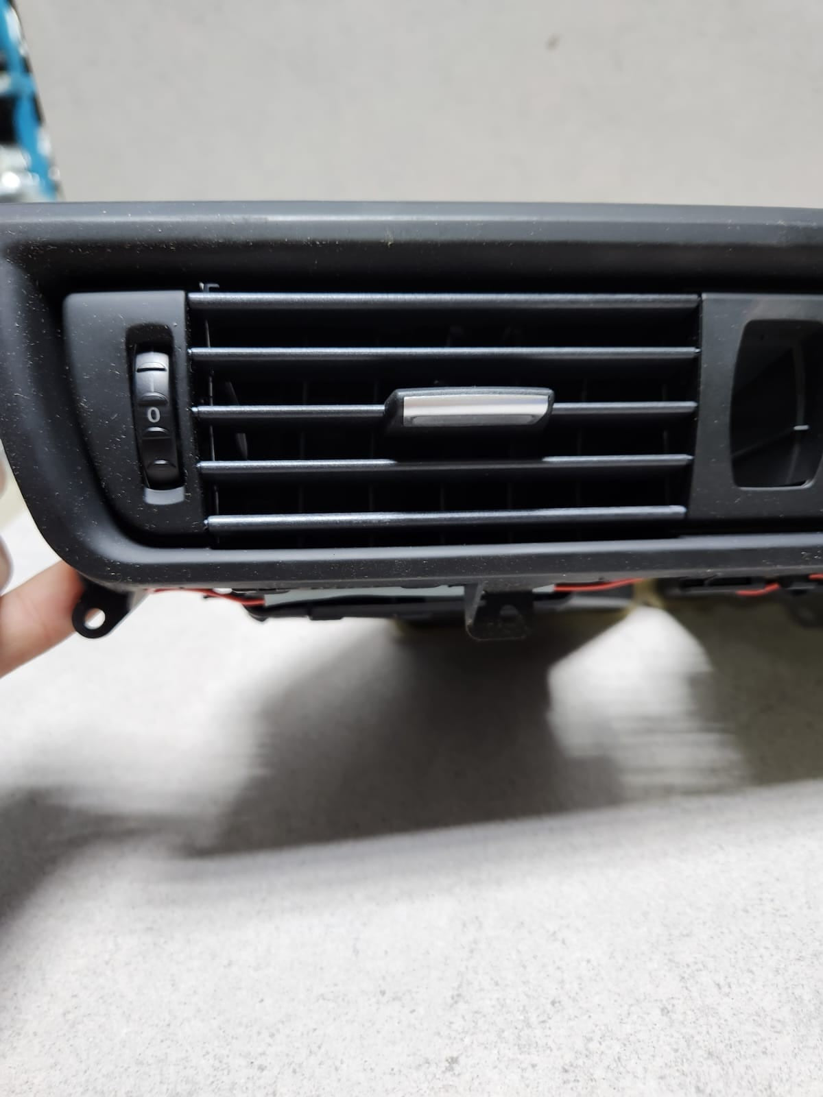 BMW Center Dash Air Vent 9209136 F10 F11 F12 F10 F11 F12 AFTERMARKET