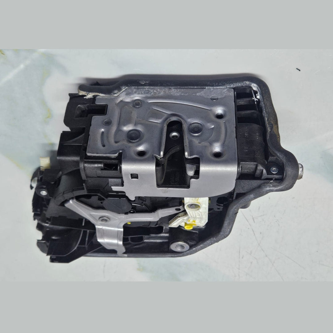 BMW 5 TOURING G31 FRONT LEFT DOOR LOCK 5121 7477687 OEM