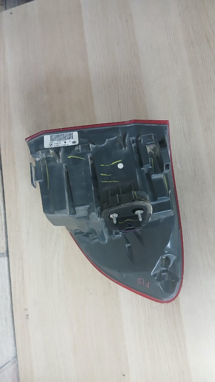 GENUINE BMW F15 REAR LEFT  DRIVER SIDE OUTER TAILLIGHT 7290099