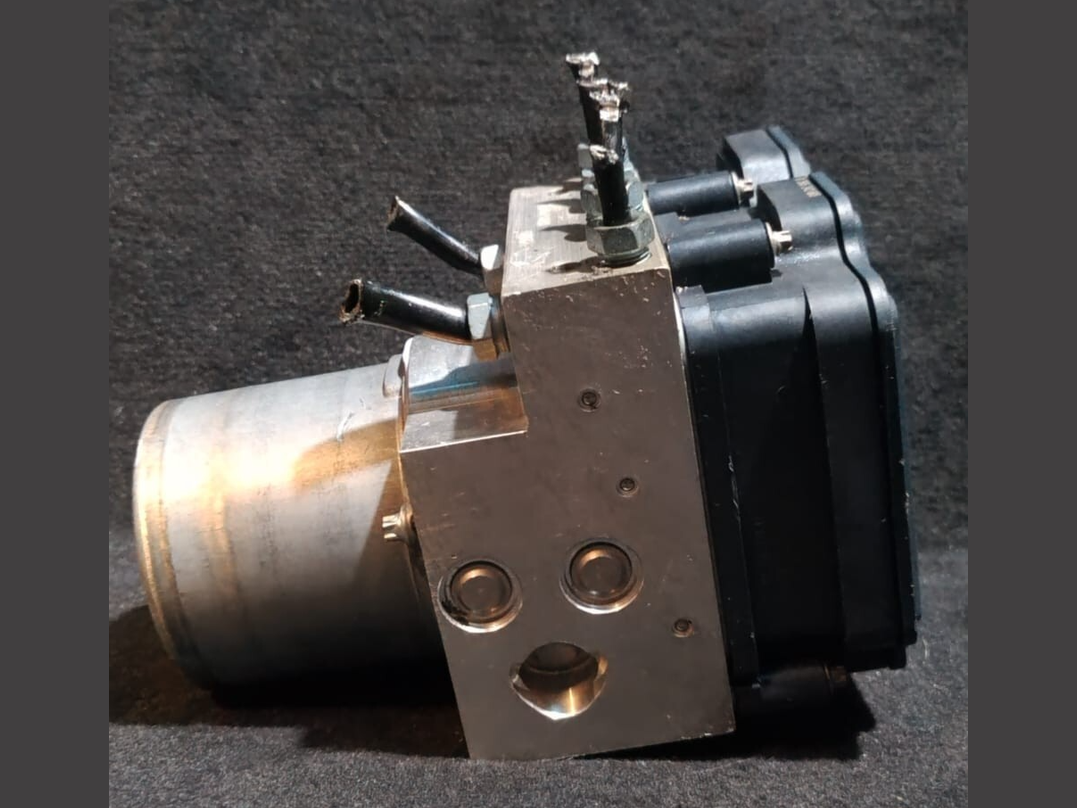 BMW F07 DSC ANTI BREAKING SYSTEM PUMP BREAK HYDRO CONTROL UNIT MODULE 6853400