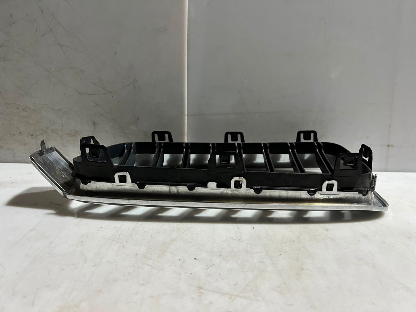 2016-2018 BMW 3 Series F30 F31 F35 F80 330e Front BUMPER Grille 7295442 OEM