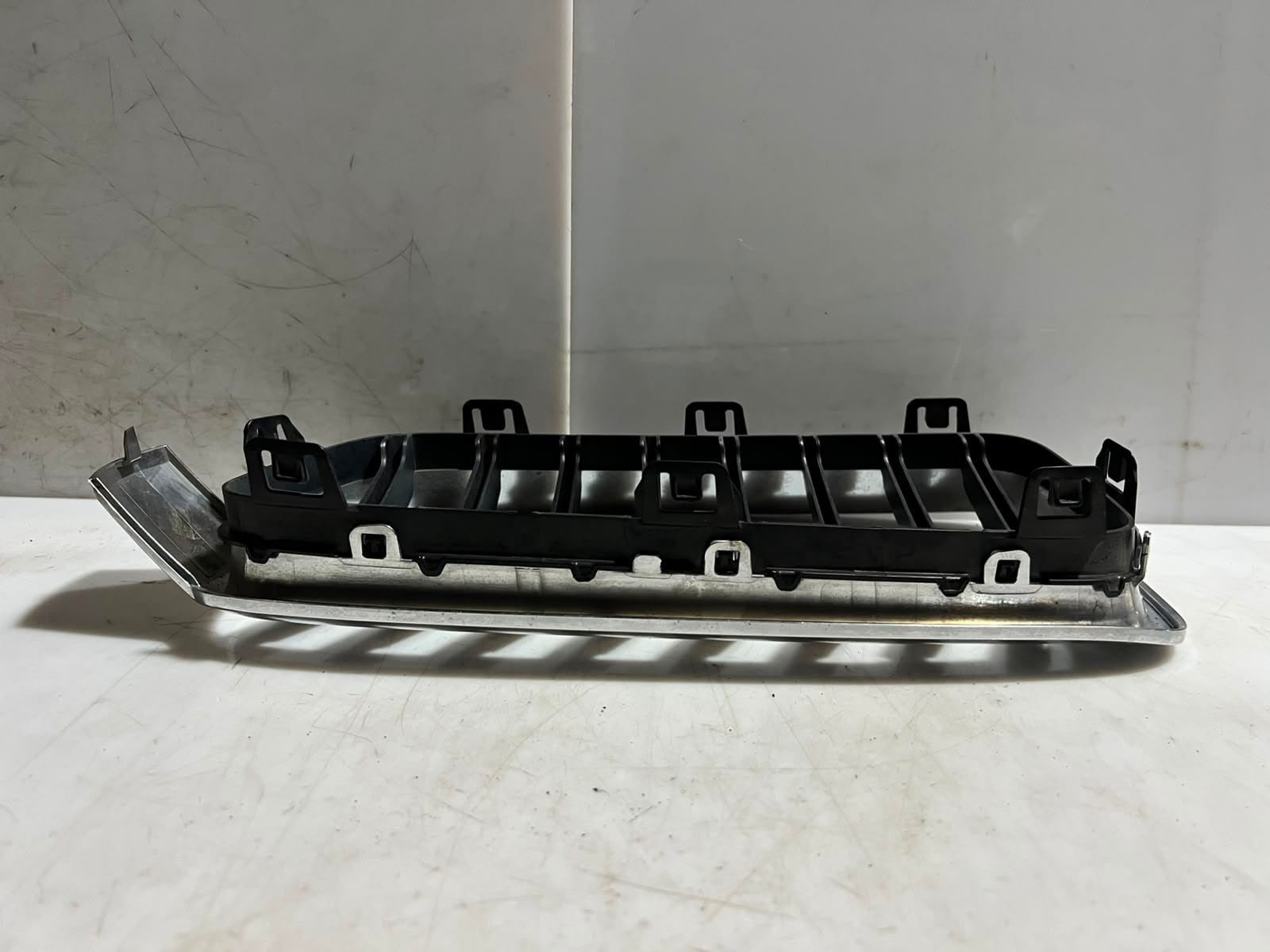 2016-2018 BMW 3 Series F30 F31 F35 F80 330e Front BUMPER Grille 7295442 OEM